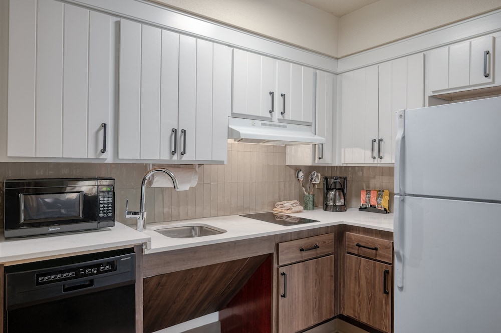 Staybridge Suites Allentown Bethlehem Airport by IHG - photo 25