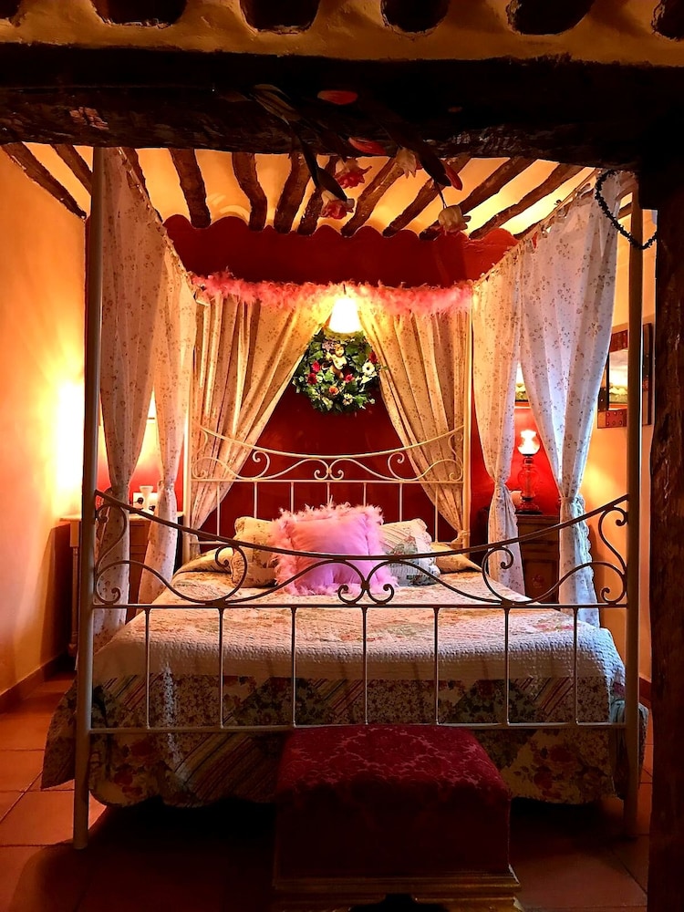 Room getaway to Cuenca at La Quinta de M - carbon neutral hotel in Unknown City
