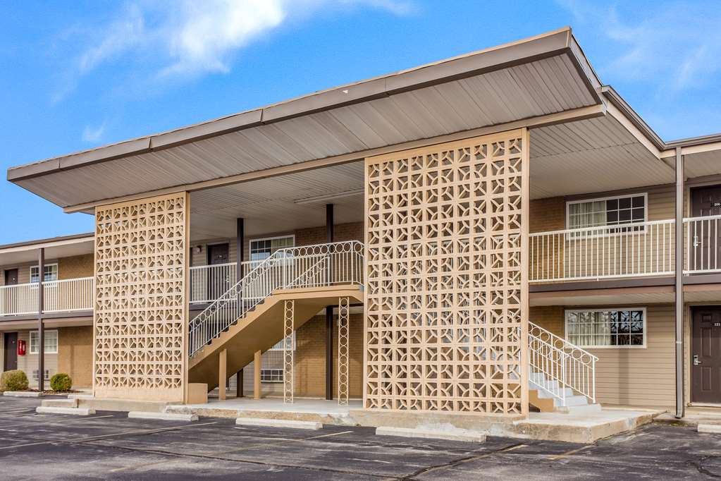 Americas Best Value Inn Lebanon MO - photo 7