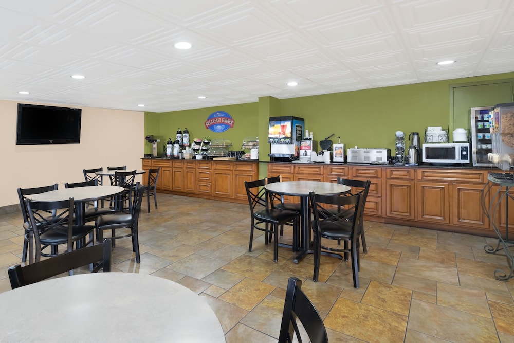 Baymont by Wyndham Goodlettsville Nashville - photo 21