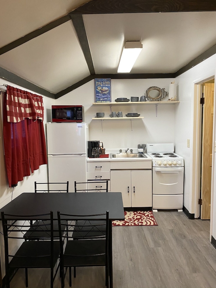 Lamplighter Cabins & Suites - photo 45