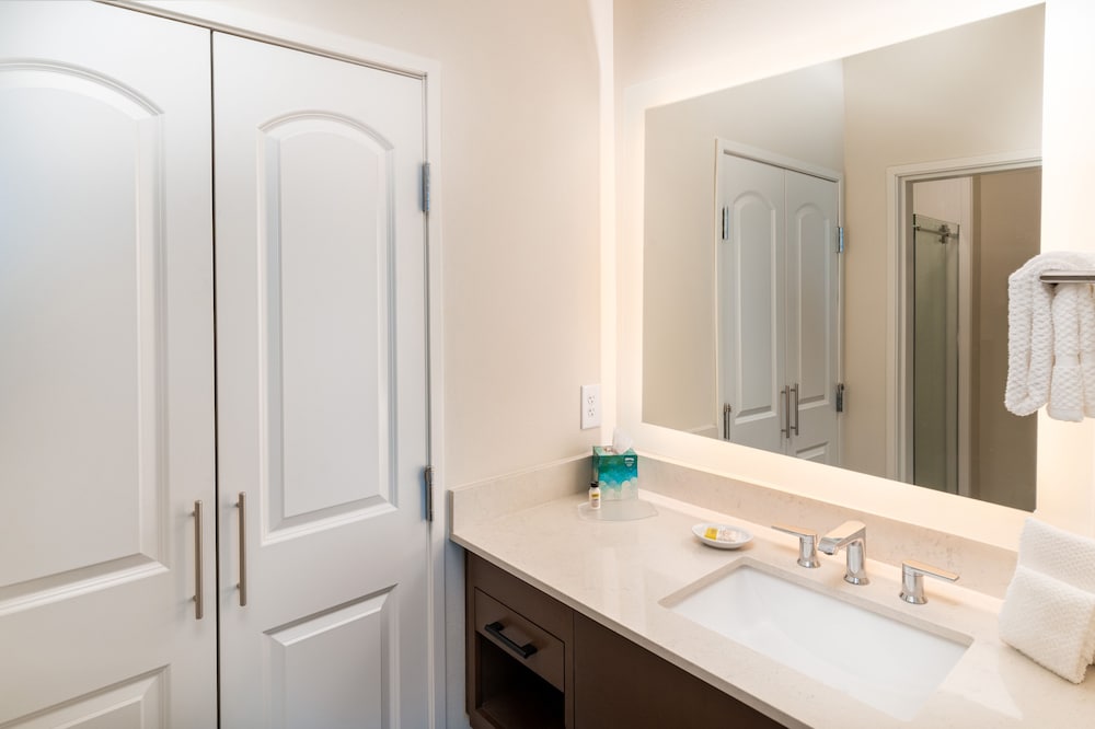 Staybridge Suites Nashville Vanderbilt Area by IHG - photo 32