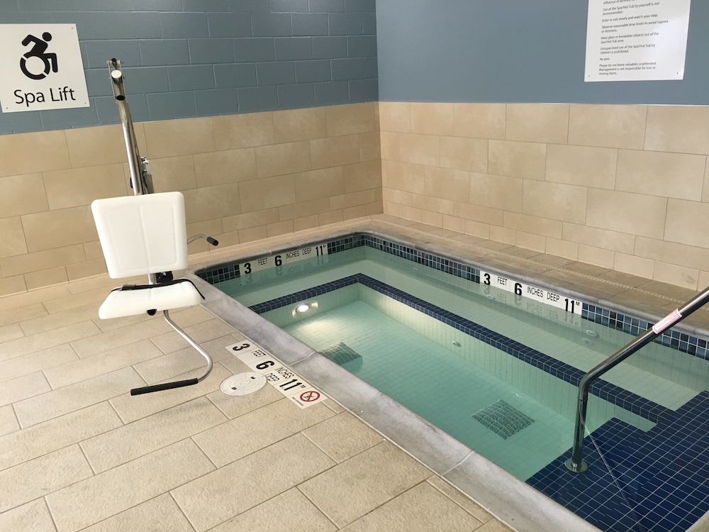 Holiday Inn Express & Suites Oswego by IHG - photo 16