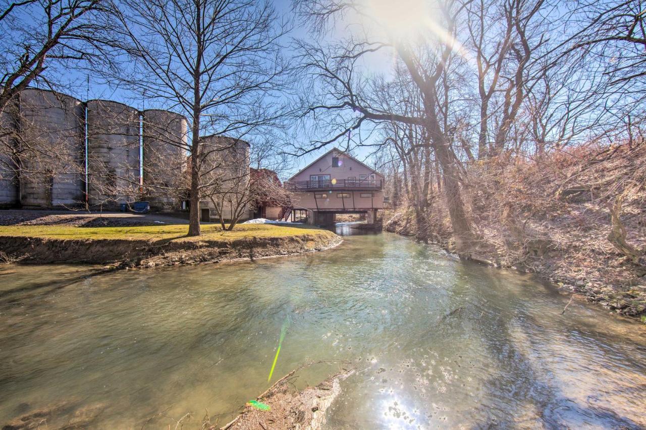 Creek Access And Deck Runningwater Lancaster Gem in Lancaster, United States