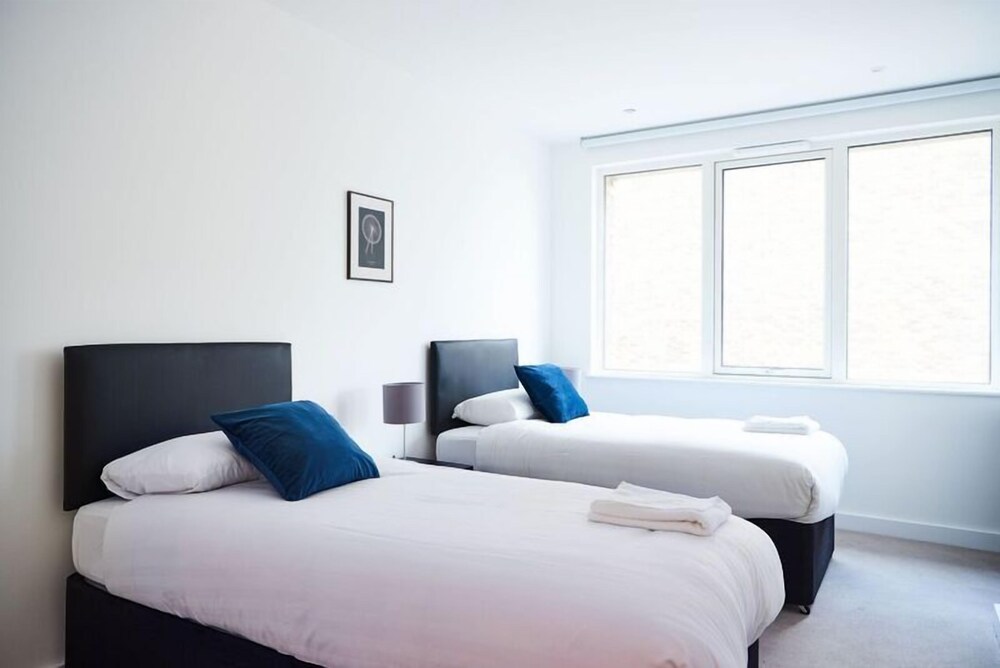 Access Canada Water - last minute hotel in London