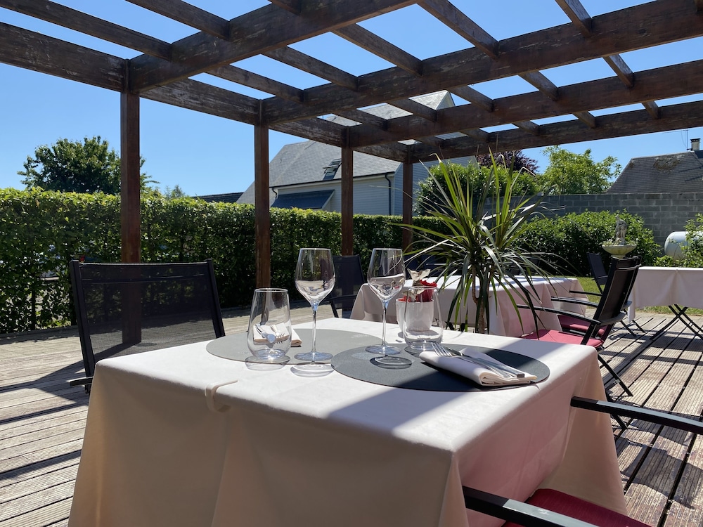Le Tosny - carbon neutral hotel in Epaignes