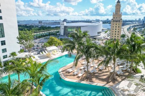 3610 Calm Blue Studio w Balcony View Pool and Gym in Miami, United States
