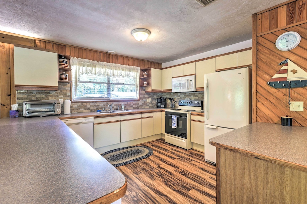 Charming Abode w Dock on the Suwannee River — Bell — photo 3