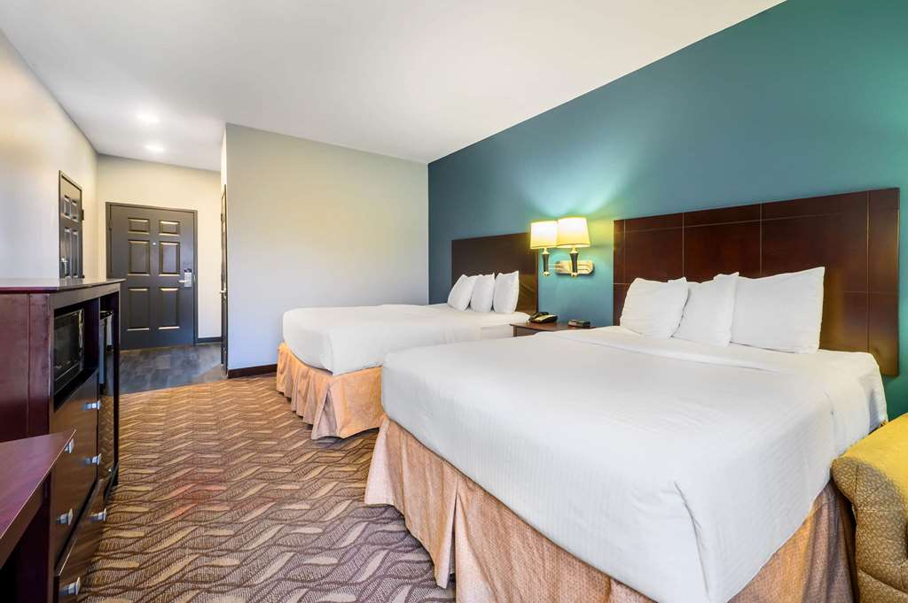 La Quinta Inn & Suites by Wyndham Longview North - photo 15
