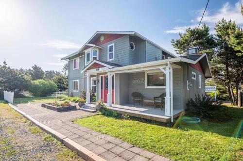 Ocean View Family & Couple Getaway in Newport, United States