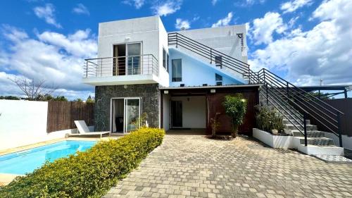 Villa Les Colombes proche mer — 4-Star Luxury Hotel in Albion, Mauritius