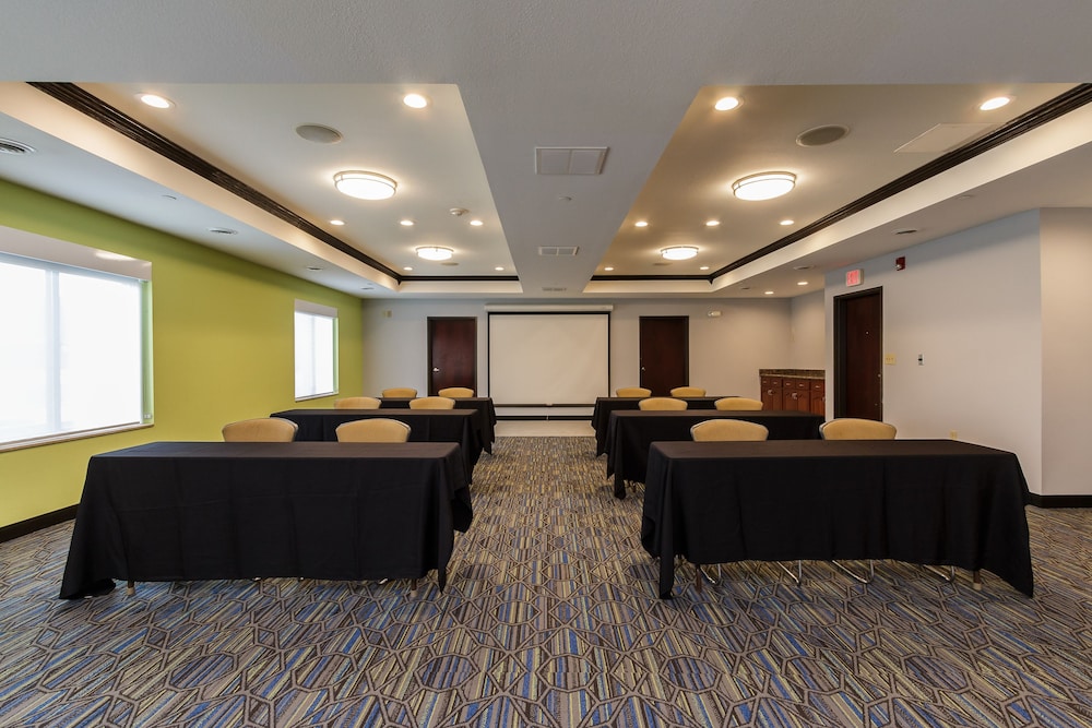 Holiday Inn Express Hotel & Suites South Bend by IHG - photo 83