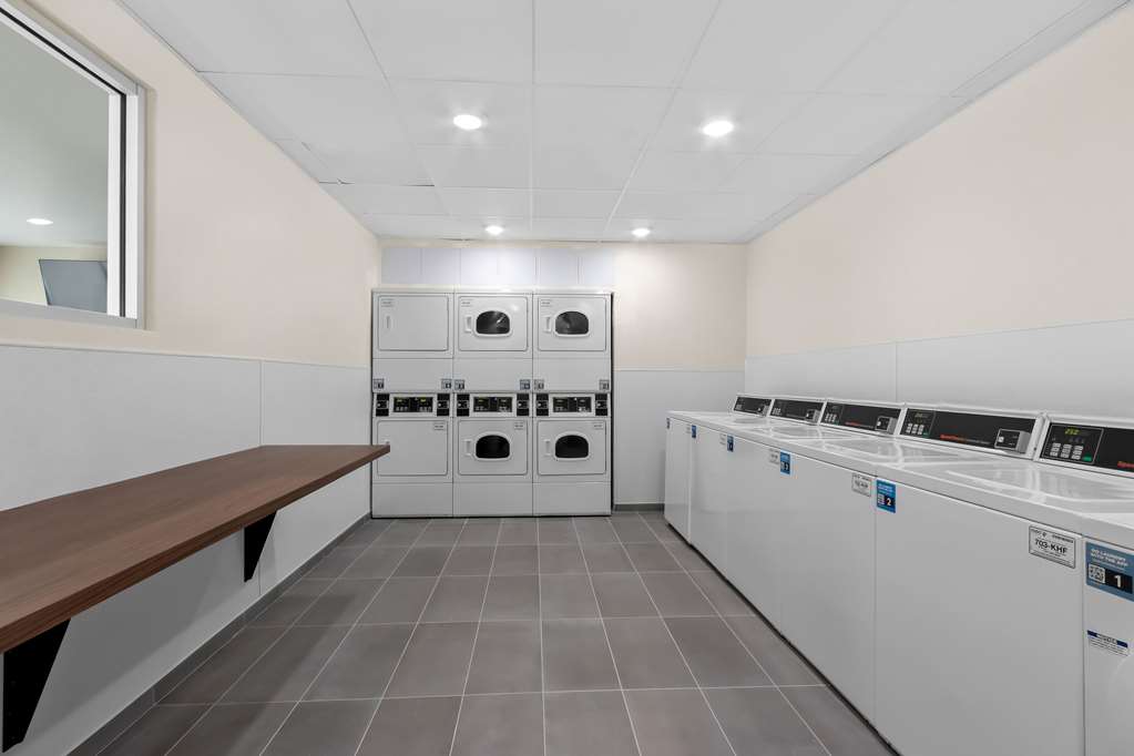 Everhome Suites Glendale Sports Entertainment District - photo 35