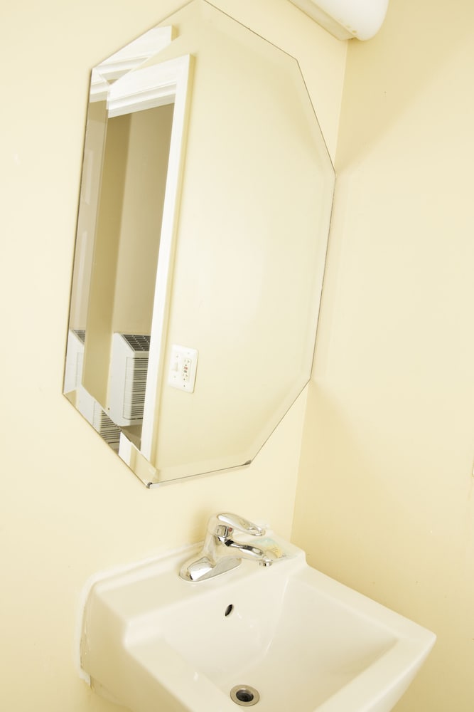 Capri inn and Suites - photo 11