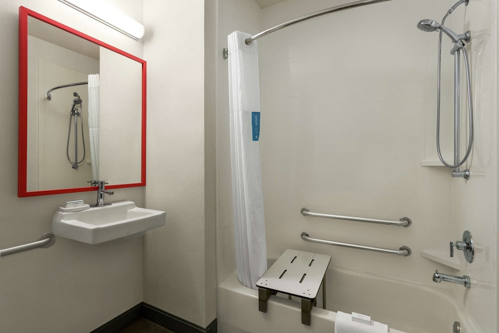 Hampton Inn Kansas City Blue Springs - photo 21