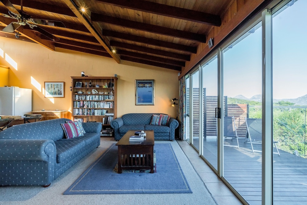 Freycinet Panorama — 4-Star Luxury Hotel in Coles Bay, Australia