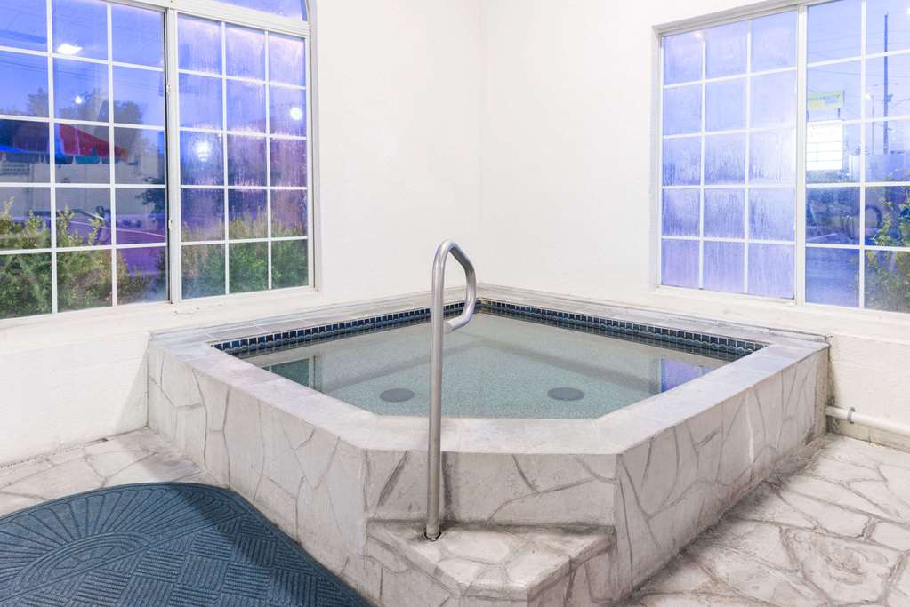 Baymont by Wyndham Osage Beach - photo 3