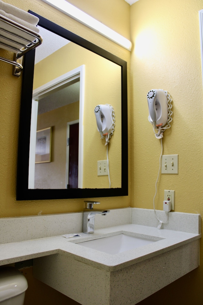 HomeTown Inn & Suites - photo 22