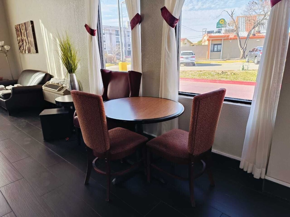 Travelers inn by OYO Wichita Falls - photo 3