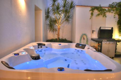 Home Apartments Jerez — 4-Star Luxury Hotel in Jerez De La Frontera, Spain