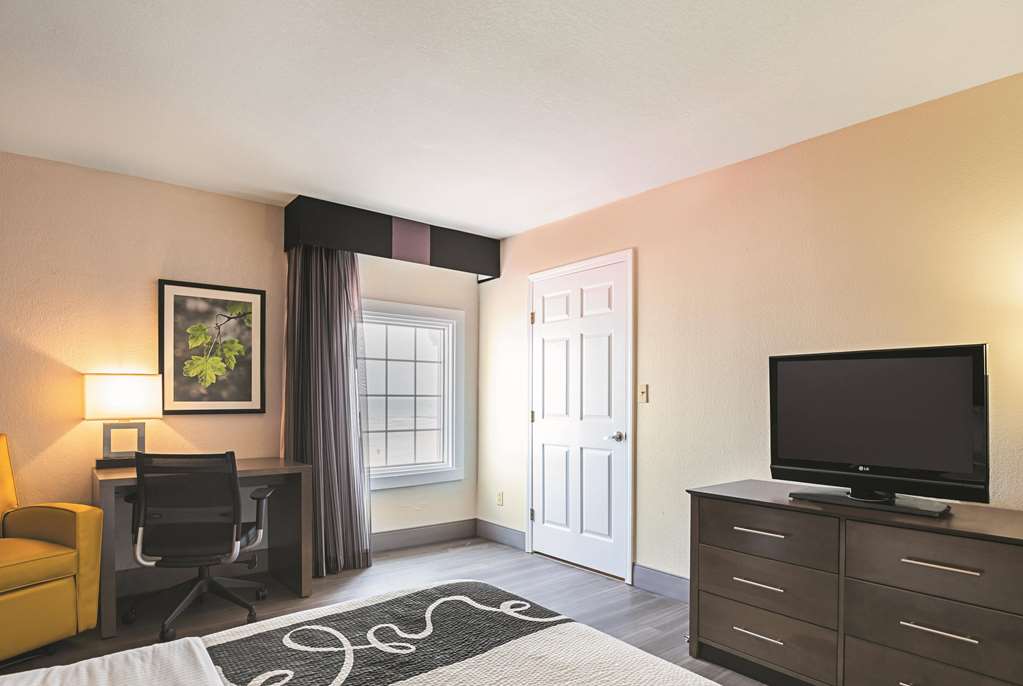 Wingate by Wyndham Galveston Beachfront at the Seawall - photo 38