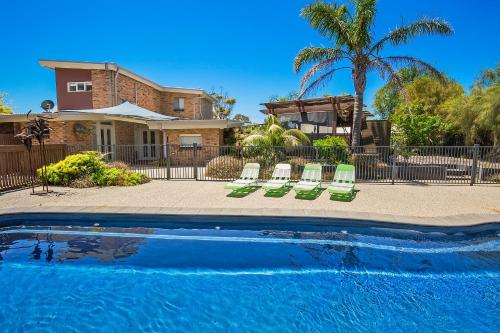 Paw Up Villa entertainer delight — 5-Star Luxury Hotel in Rye, Australia