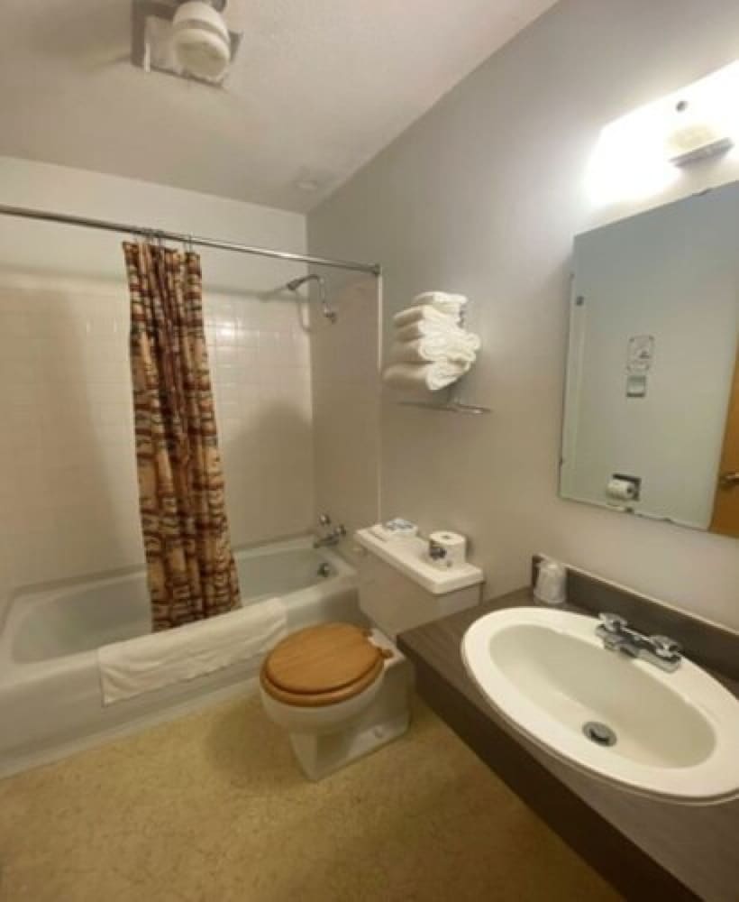 Love Hotels Voyageur by OYO at International Falls MN - photo 34