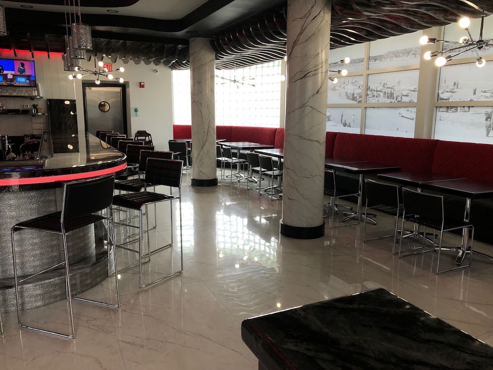 Streamline Hotel - photo 42