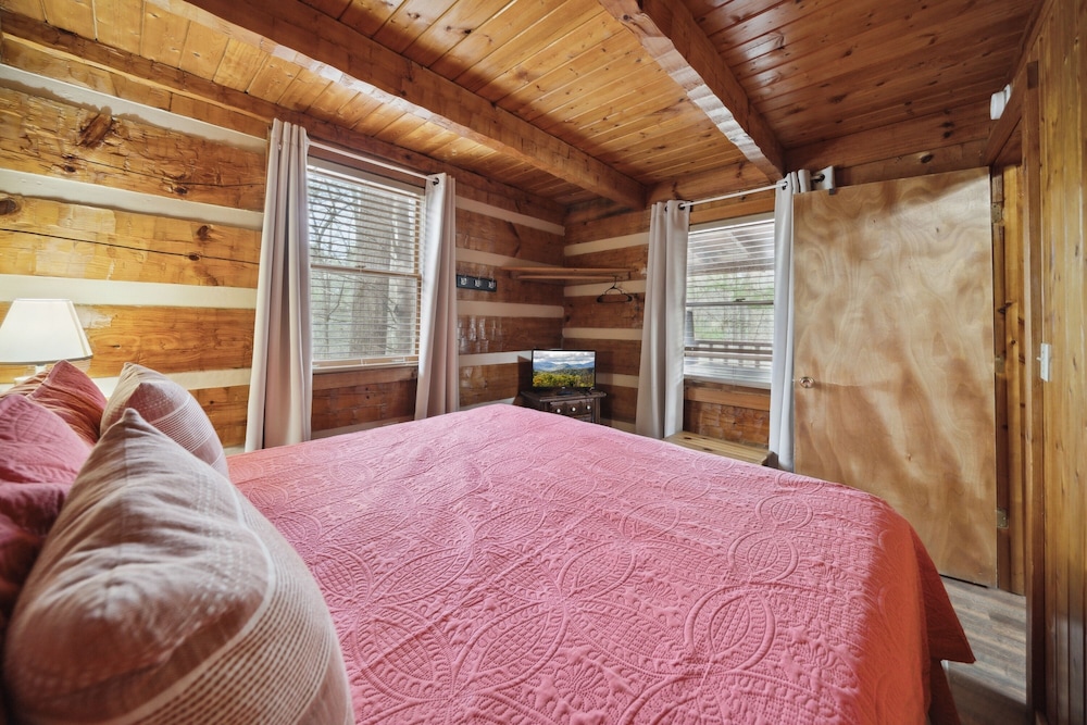 An Affair To Remember 1 Bedroom Cabin by Heavenly Views Resort - photo 2