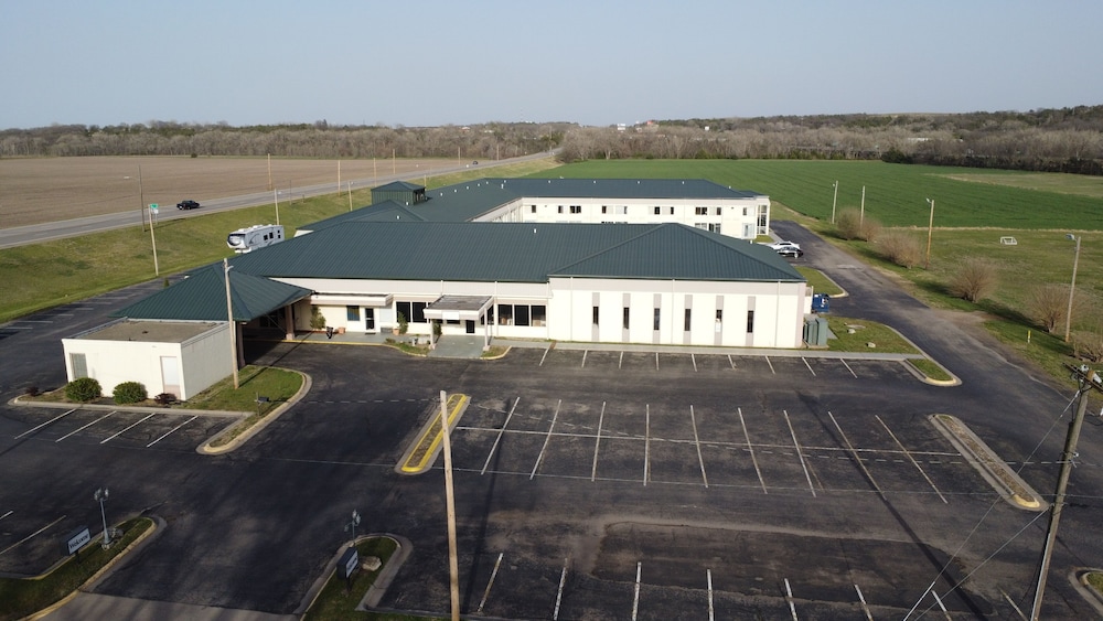 USA Inn Junction City Near Fort Riley - photo 48