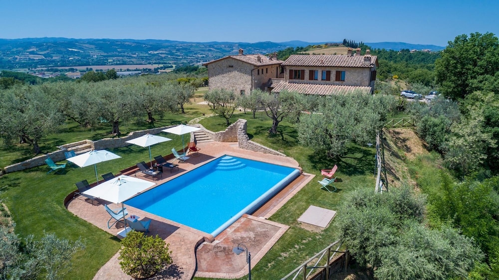 Le Residenze dei Potti 12 — 4-Star Luxury Hotel in Todi, Italy