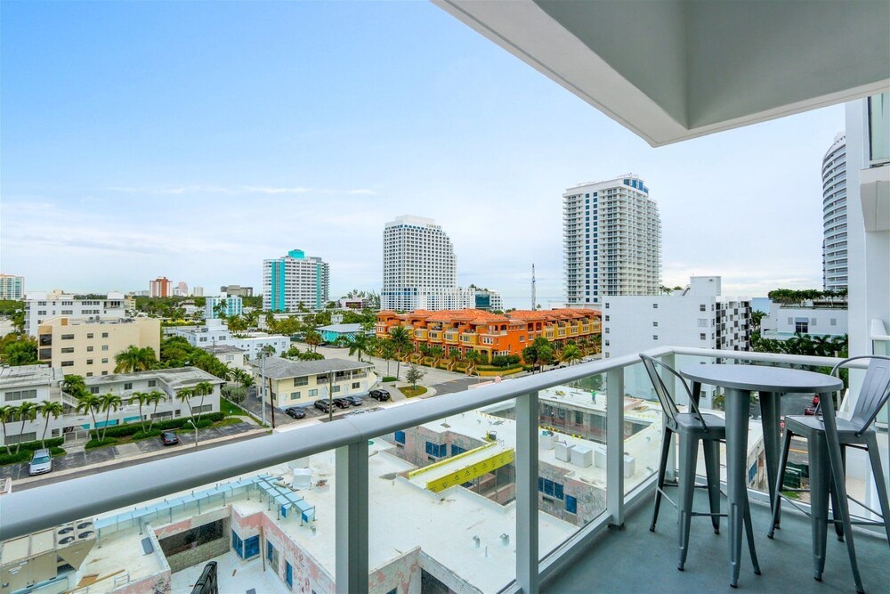 Top Fort Lauderdale Condo 7th Floor Private and Sanitized Hotel Amenities Free Parking for Stays Over 27 Days 400 ft From the Beach. Hosted by Super Host Fort Lauderdale - photo 18