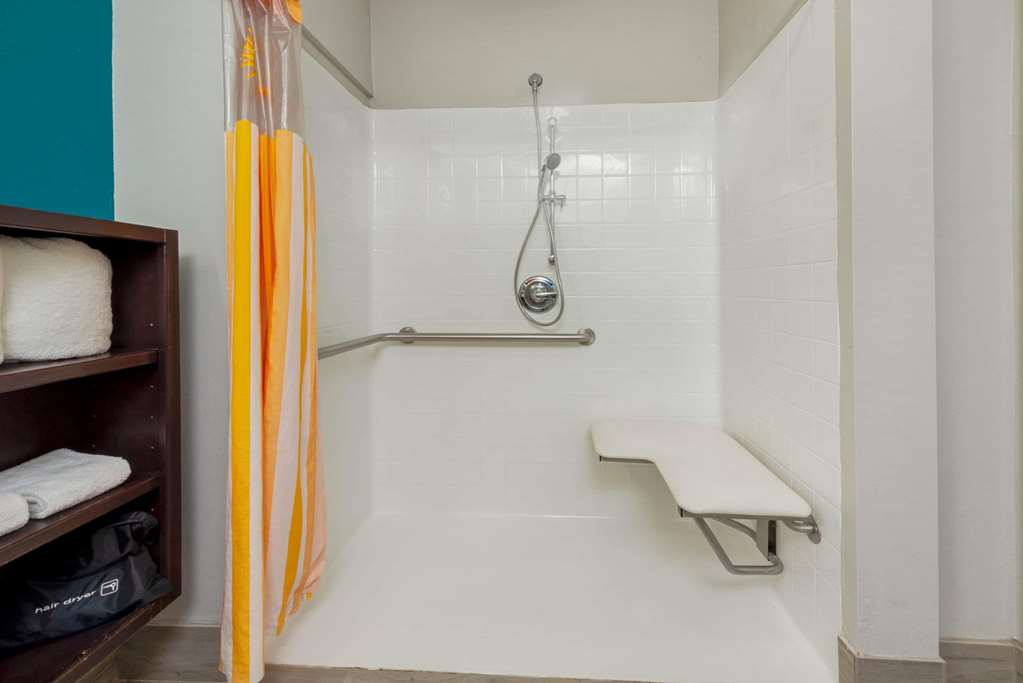 La Quinta Inn & Suites by Wyndham Houston Humble Atascocita - photo 8