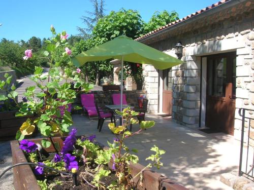 Hôtel Restaurant Aux Vieux Arceaux in Aubenas, France