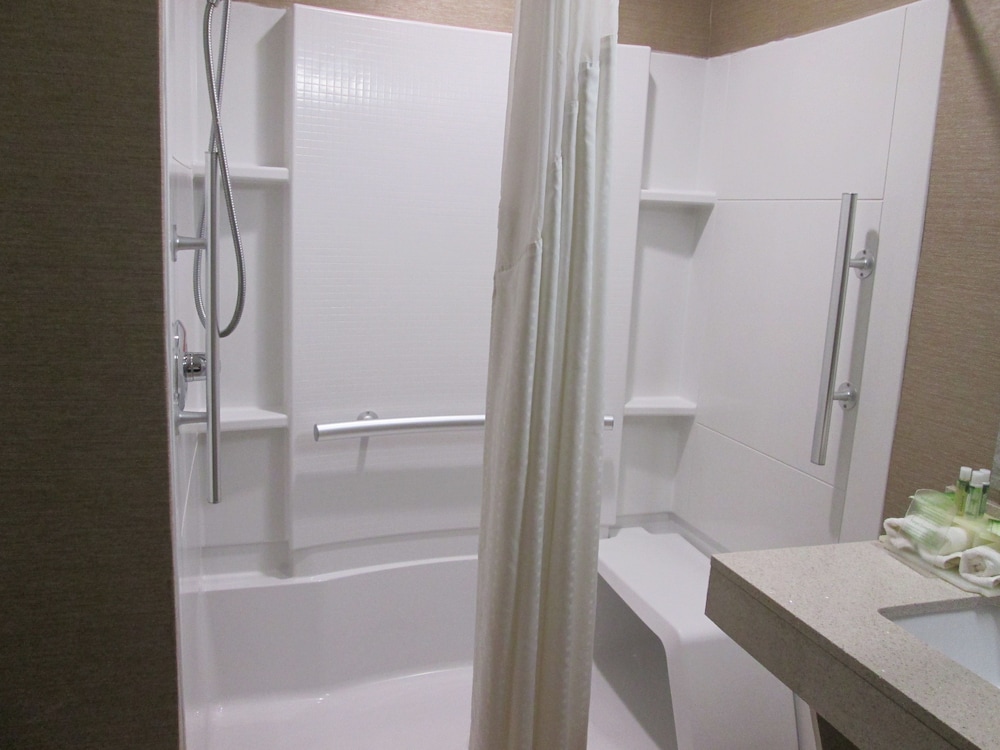 Holiday Inn Express Cloverdale by IHG - photo 45