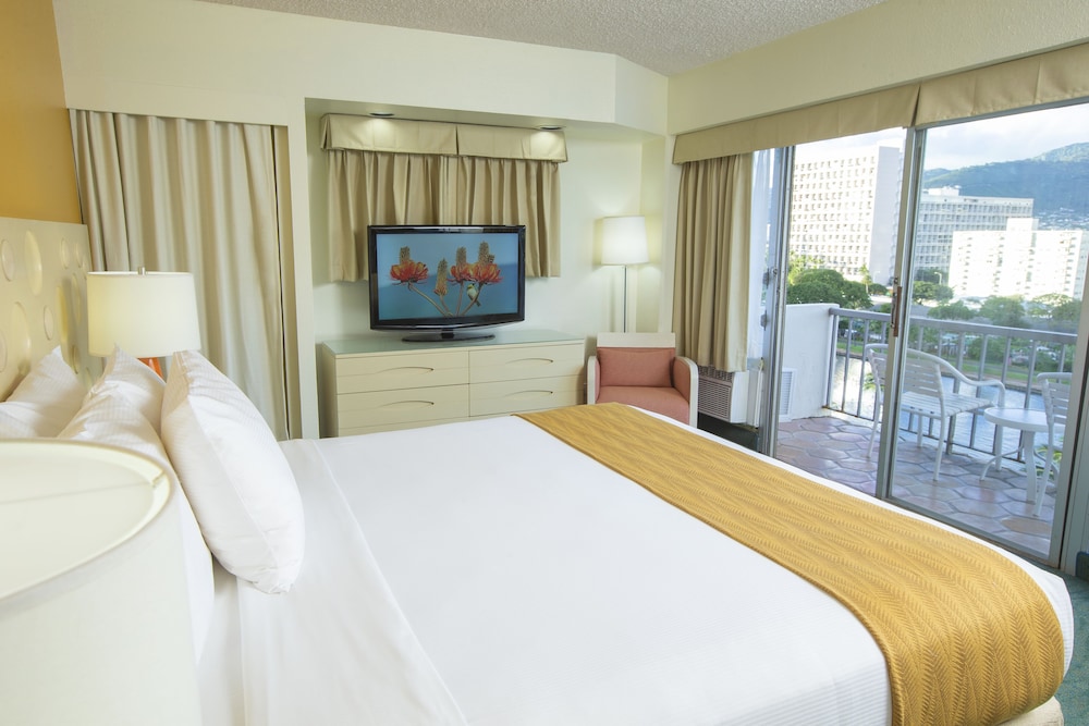 Coconut Waikiki Hotel - photo 16