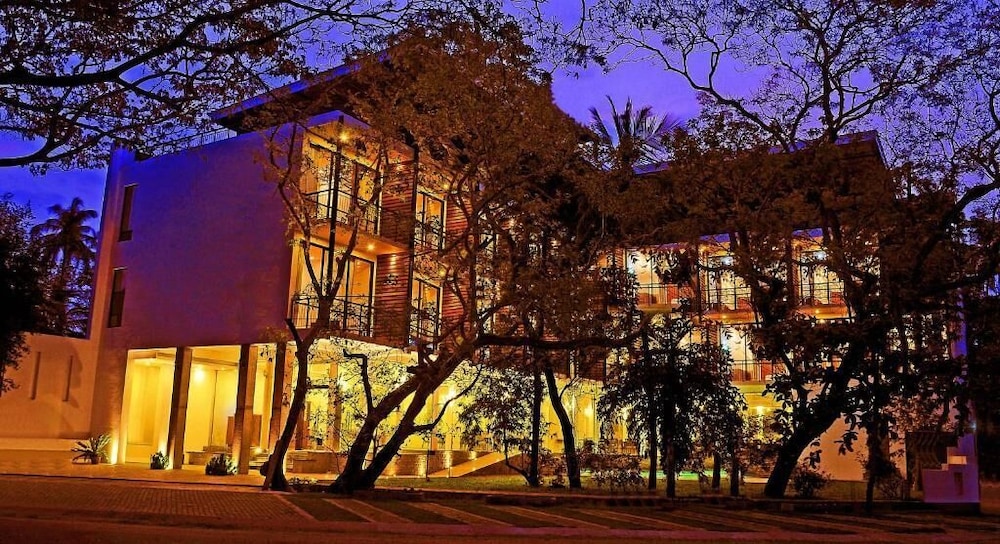 The Rain Tree Hotel - carbon neutral hotel in Colombo