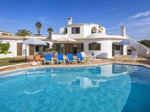Amazing Carvoeiro Villa 4 Bedrooms Villa Jasmin Walking Distance — 4-Star Luxury Hotel in Lagoa, Portugal