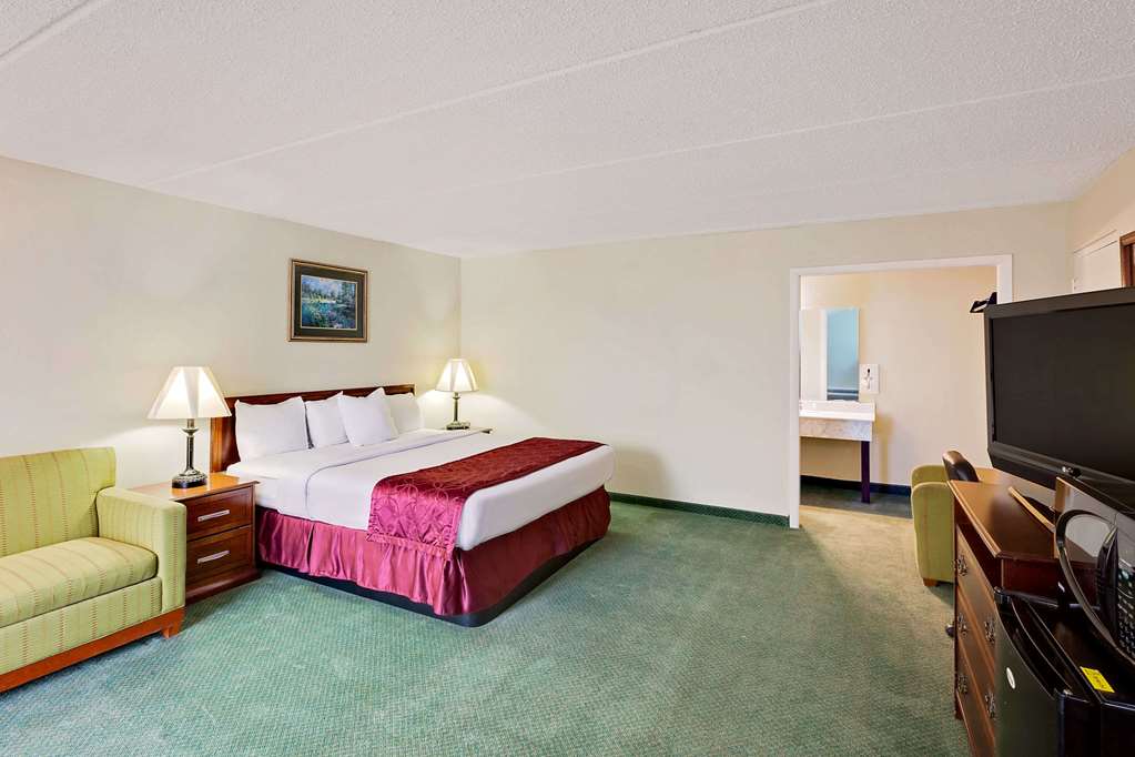 Days Inn by Wyndham Bay City - photo 12