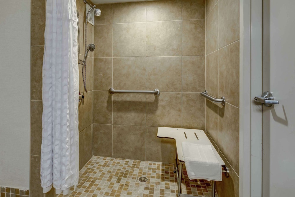 Embassy Suites by Hilton Cincinnati RiverCenter - photo 37