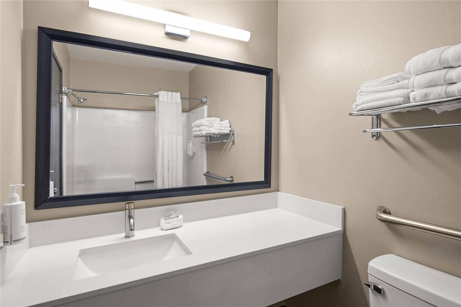Travelodge by Wyndham Fargo West Acres - photo 22
