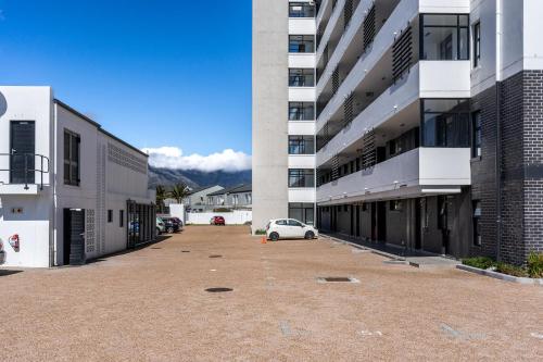 Burmeister 606 Top Floor 2 Bedroom Apartment with Ocean Views Onsite Parking