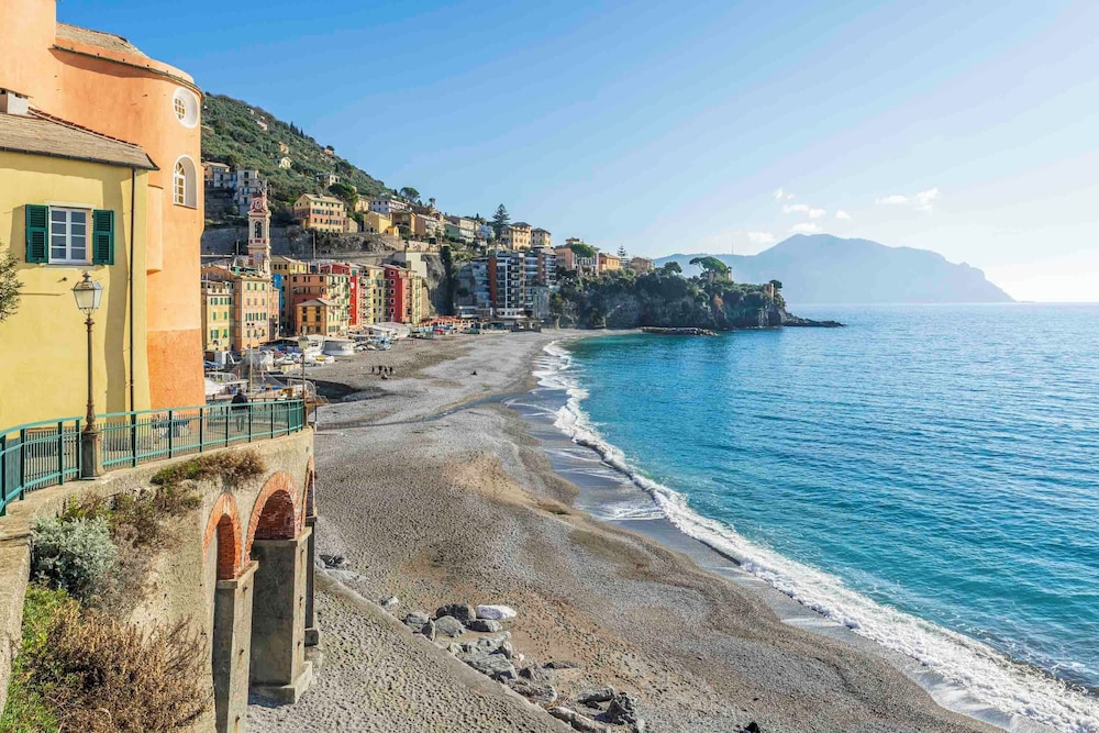 Spacious Apartment in Sori with Large Terrace — 4-Star Luxury Hotel in Sori, Italy