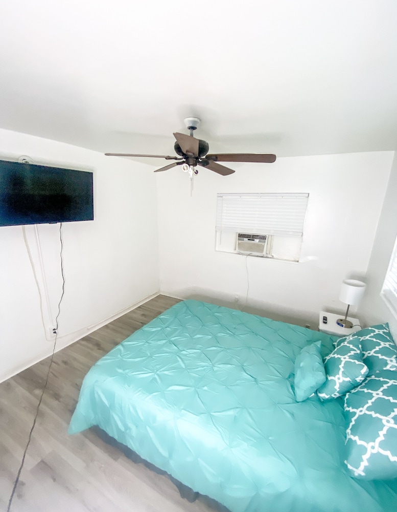 Uptown Inn & Suites - photo 4