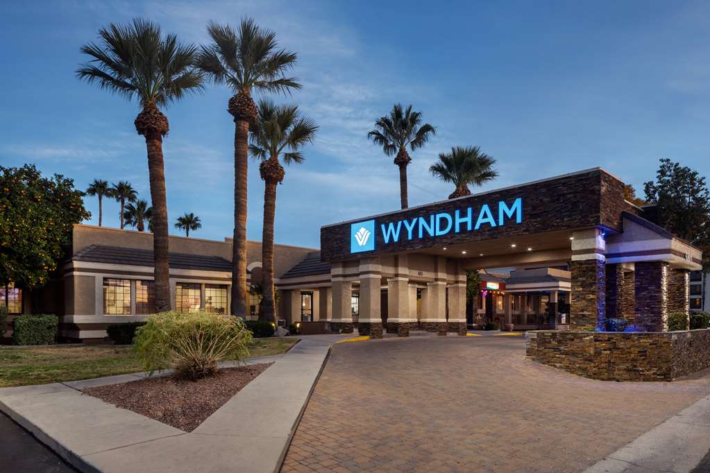 Wyndham Tucson Airport Hotel & Conference Center — hotel in Tucson