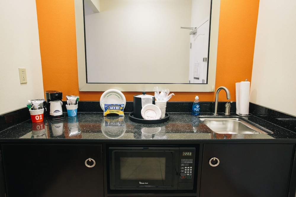 Hampton Inn & Suites Effingham - photo 41
