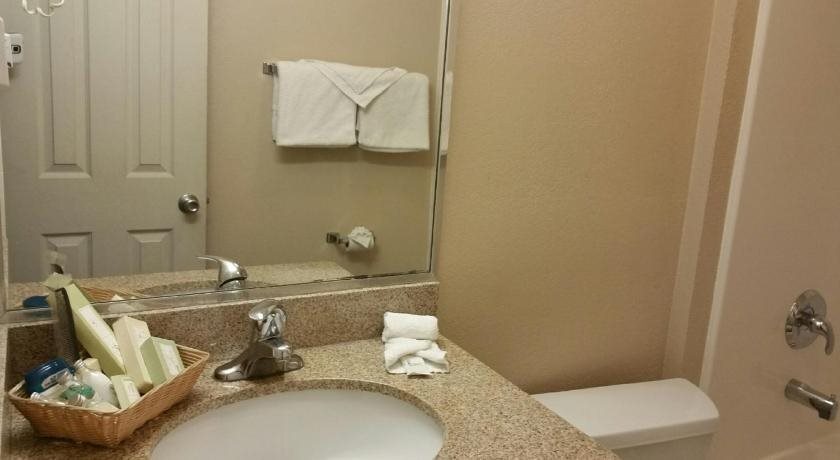 Relax Inn North Babylon - photo 9