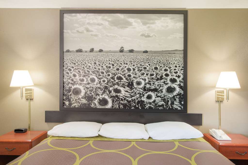 Super 8 by Wyndham Iola KS - photo 11