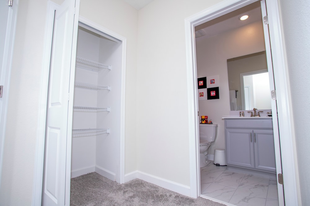 Gorgeous 5 Bd Home Close to Disney Storey Lake Resort 2734 - photo 36