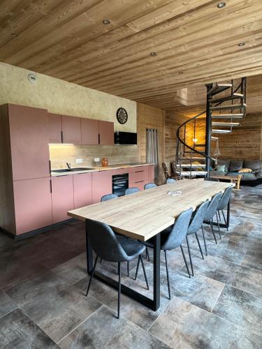 La Petite Fille Des Rivieres - last minute hotel in Unknown City